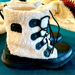 Sorel Joan Explorer Fleece Boots Size 8 NWT